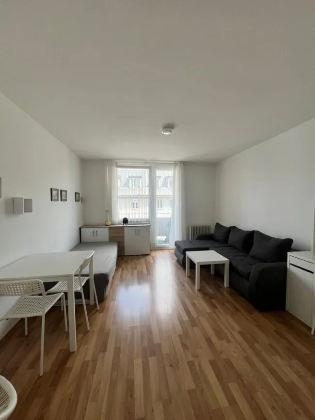 Kleine, smarte Starterwohnung mit Balkon und guter Infrastruktur - Titelbild