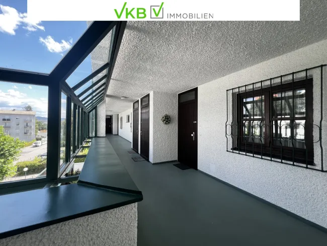 Großzügige Maisonettewohnung mit zwei Terrassen & Tiefgaragenplatz in Sackgassenlage - Bild