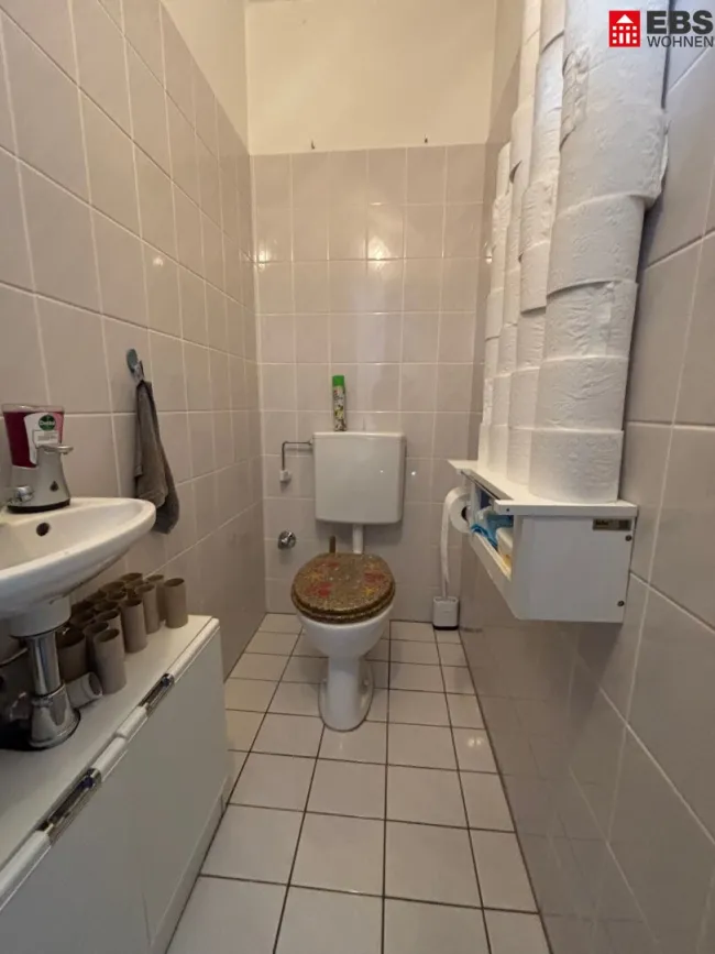 WC mit extra Waschbecken