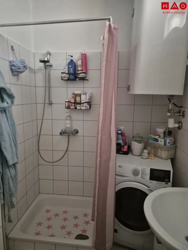 Badezimmer mit Dusche