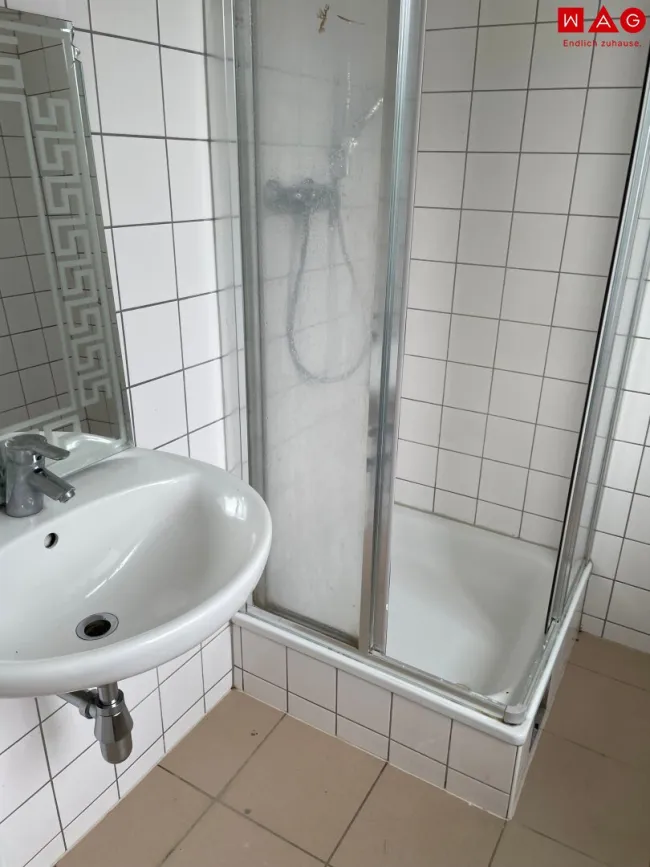 Badezimmer mit Dusche