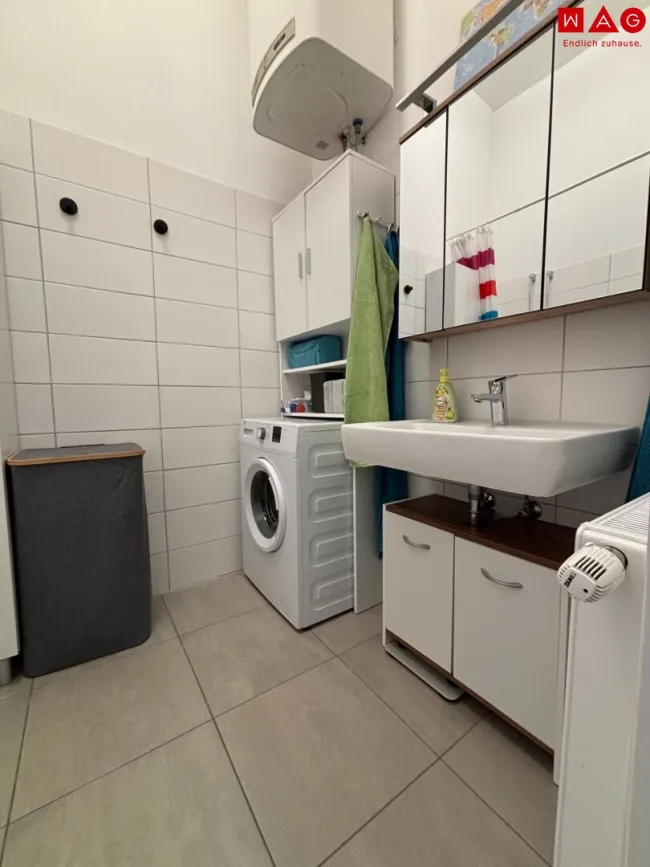 Bad mit Badewanne