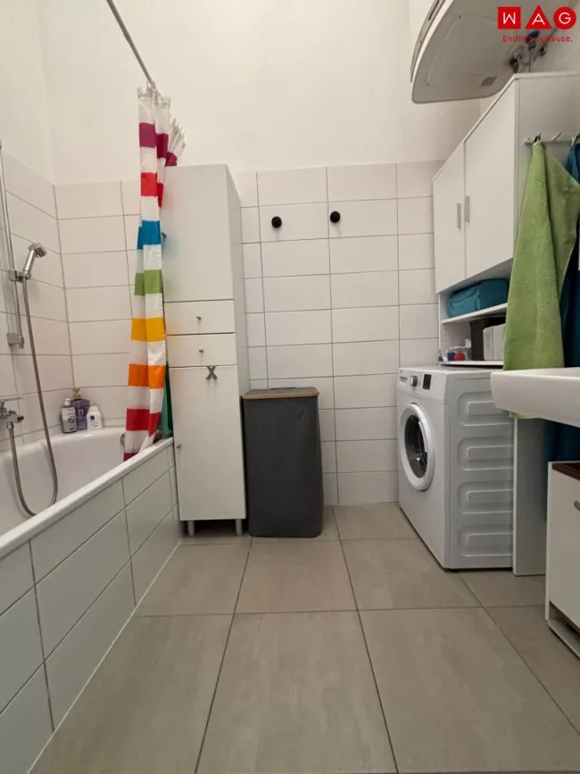 Bad mit Badewanne