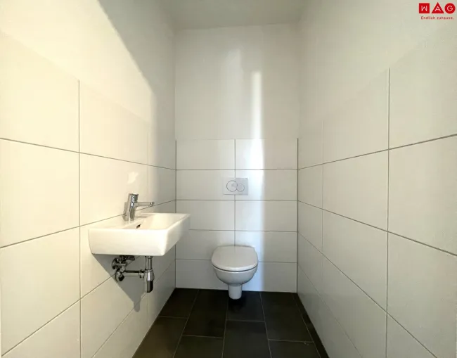 WC mit Handwaschbecken