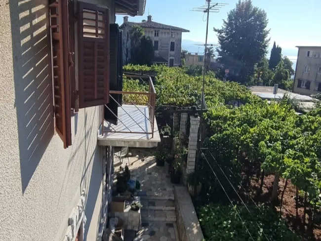 Etagenwohnung mit Garten ober der Altstadt in Lovran! Das Meer ruft! - Titelbild