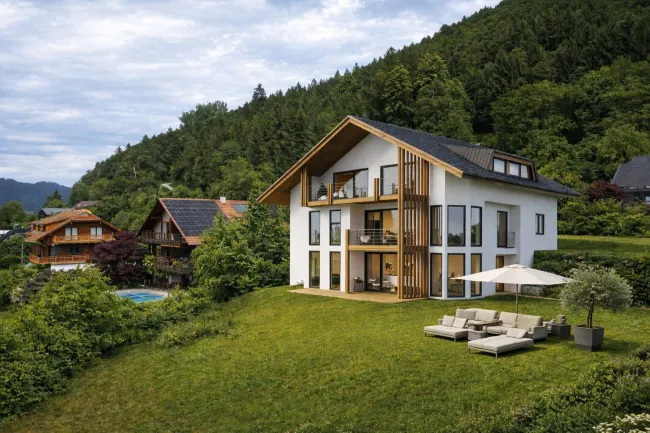 Wohnen mit Garten, Terrasse und Seeblick - besondere Zweitwohnsitzwohnung am Ossiacher See - Titelbild