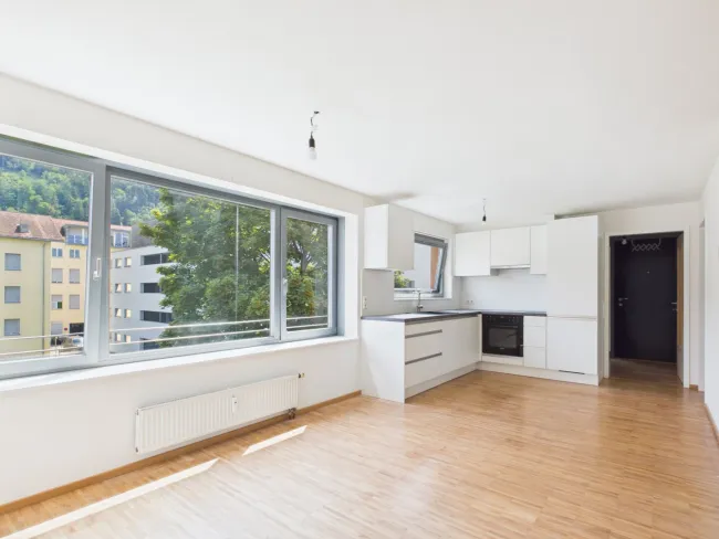 Sanierte 3-Zimmer-Eckwohnung mit westseitiger Terrasse – Ruhelage mit bester Infrastruktur - Bild