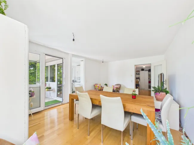 Großzügige 4-Zimmerwohnung mit schöner Südwest-Loggia in Bregenz - Bild