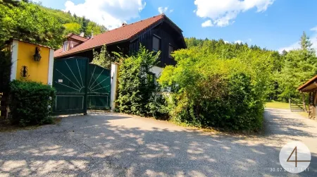 Pferdeliebhaber willkommen - Liegenschaft mit eigenem Bachlauf – Naturidyll auf knapp 1,9 ha