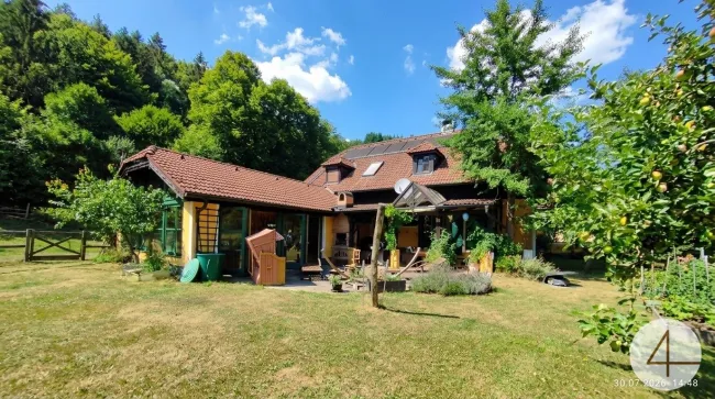 Pferdeliebhaber willkommen - Liegenschaft mit eigenem Bachlauf – Naturidyll auf knapp 1,9 ha - Titelbild