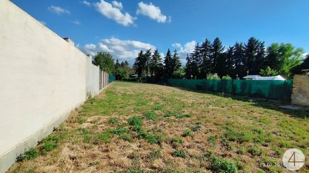 Großes Baugrundstück mit Altbestand