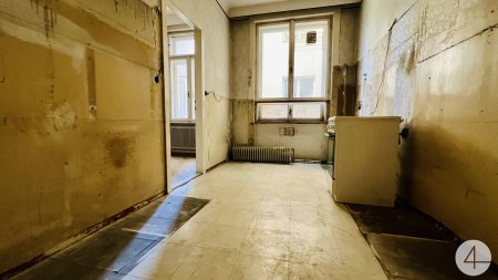 650m zur U2&U3 - sanierungsbedürftige Altbauwohnung - Mezzanin mit Balkon & Lift