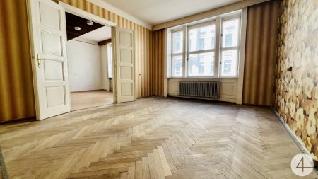 650m zur U2&U3 - sanierungsbedürftige Altbauwohnung - Mezzanin mit Balkon & Lift