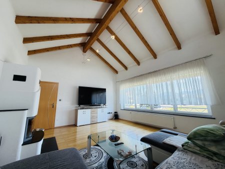 Zeltweg: Platz für 2 Familien auf ca 236 m2 Wohnfläche - 6 Zimmer, 2 Bäder, Wintergarten, Pool und 995 m2 Grundstück