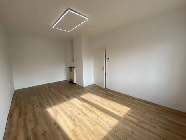 Knittelfeld Zentrum: sonnige ca 65 m2 2 Zimmer Wohnung inkl. Loggia mit schöner Aussicht! - Bild