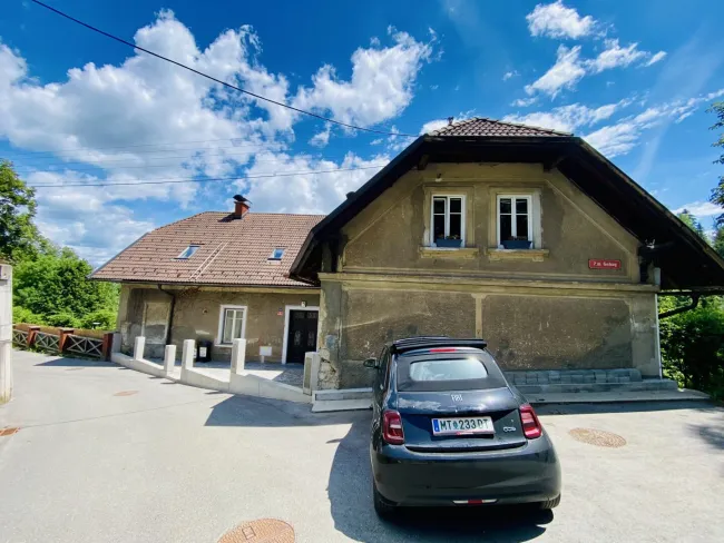 Judenburg: Klein, modern und zentral - ca 43 m2 mit neuer Einbauküche und saniertem Badezimmer - Bild