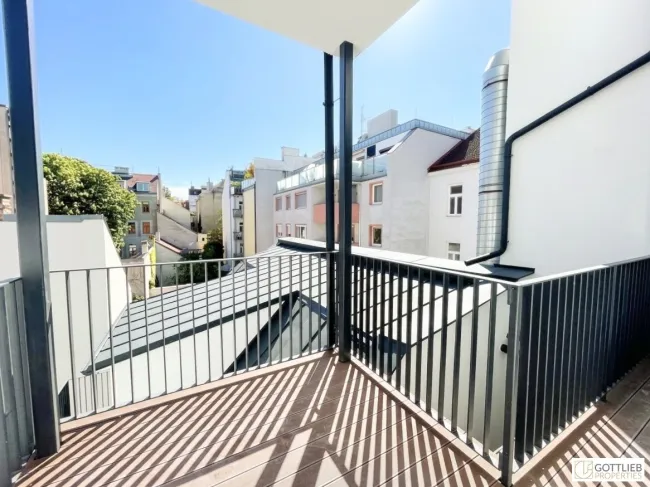 Erstbezug in U-Bahn-Nähe! Liebevoll generalsanierte 3-Zimmer-Wohnung mit Loggia und Balkon in Gründerzeithaus - Titelbild