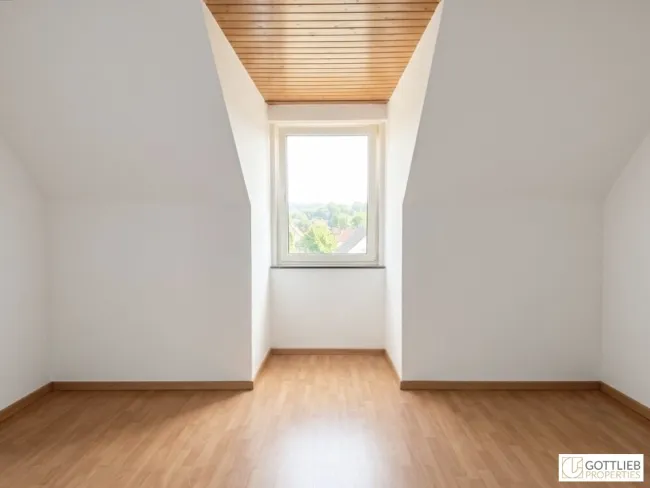Nähe Altstadt! Bis Februar 2027 befristet vermietete Dachgeschoss-Studio-Wohnung mit Fernblick - Bild