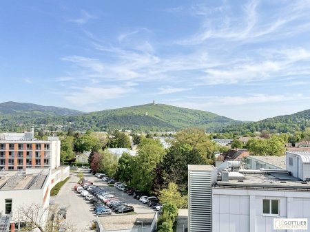 Nähe Altstadt! Bis Februar 2027 befristet vermietete Dachgeschoss-Studio-Wohnung mit Fernblick