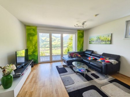 Neuwertige moderne 3-Zi-Wohnung mit großem Aussichtsbalkon & Garage