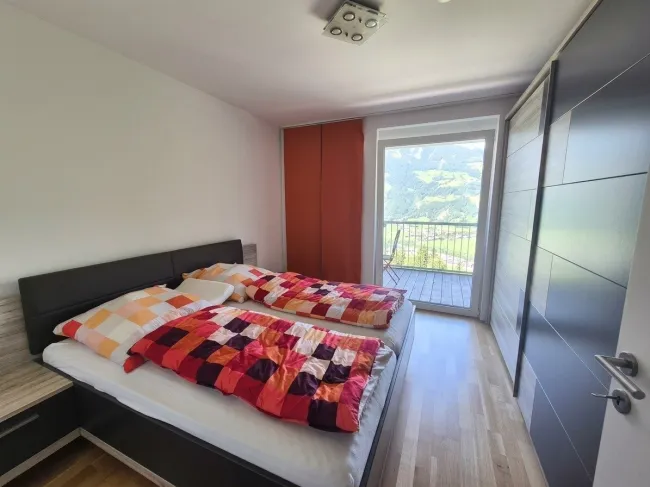 Schlafzimmer 1