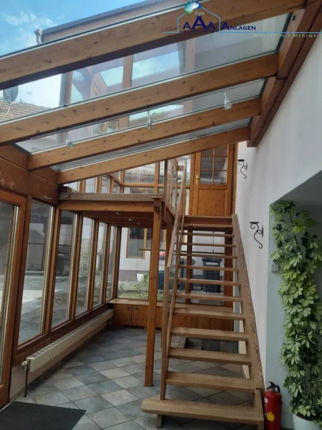 Achtung Bauträger: 970m² Bauklasse II, 50% verbaubar - 830m² Bauklasse II, 30% verbaubar - 242m² Wohnfläche (2 Wohnungen) top saniert - Preis € 350.000,-- in Bar, Rest 2 Eigentumswohnungen á 70m² nach Fertigstellung - Bild
