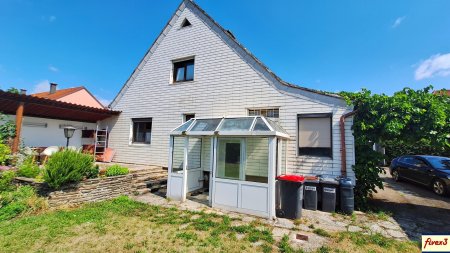 Traismauer - Gemeinlebarn: über 2.500m² Bauland-Kerngebiet mit Einfamilienhaus und Garten mit Altbaumbestand zu kaufen
