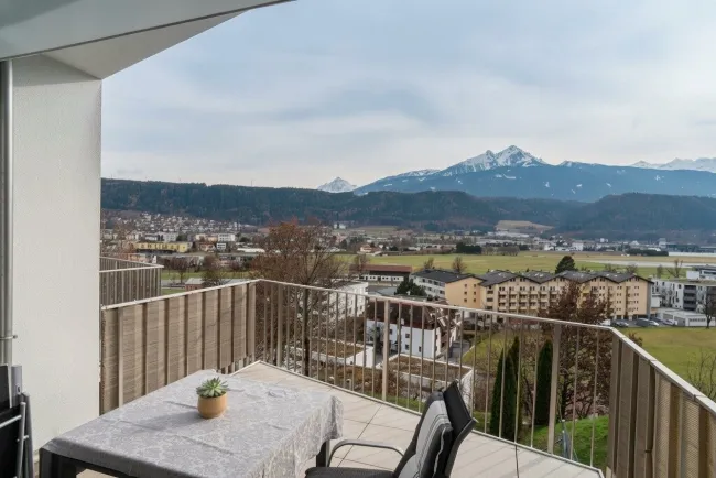 Exklusive Panoramawohnung in sonniger Ruhelage mit unverbaubarem Blick über Innsbruck und die Tiroler Bergwelt. Genießen Sie jeden Tag ein Panorama, das begeistert - Bild