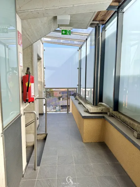 privater Außenbereich/Stiegenhaus/Zugang Terrasse & Lift