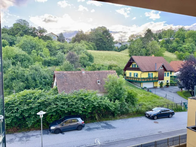 Ausblick ins Grüne vom Schlafzimmer