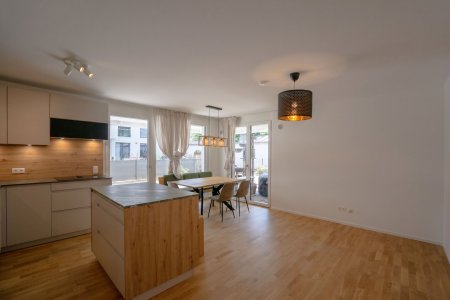 Neuwertige 3-Zimmer-Wohnung unweit Auhofcenter mit 95 m² Eigengarten, Wellnessbereich & Top-Anbindung