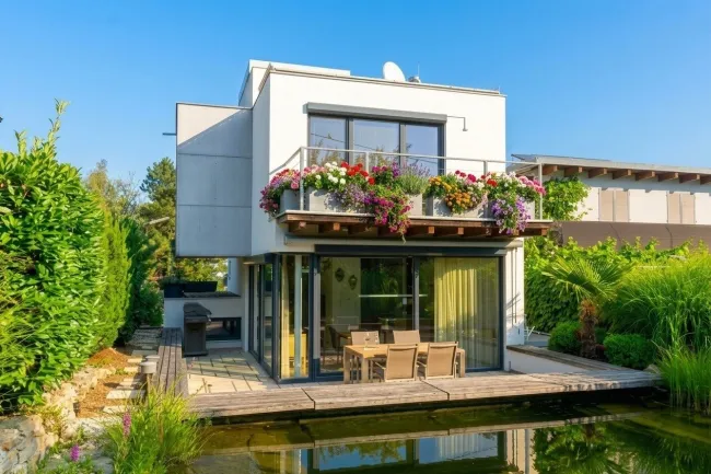 Ein Architektenhaus, das begeistert – Außergewöhnliches Juwel mit Fernblick am Schafberg - Titelbild