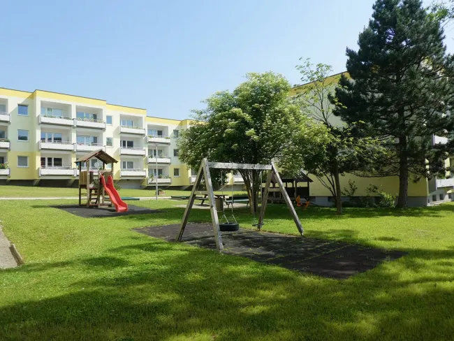 Spielplatz und Innenhof