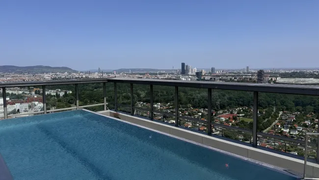 TRIIIPLE | Nie bewohnt | 20 m² Südwestbalkon | Vorsteuerabzug möglich - Titelbild