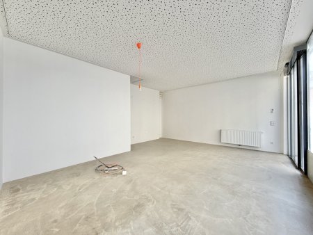 REPRÄSENTATIVES GESCHÄFTSLOKAL MIT GLASFRONT + LAGERHALLE NÄHE TABORSTRASSE ZU VERMIETEN