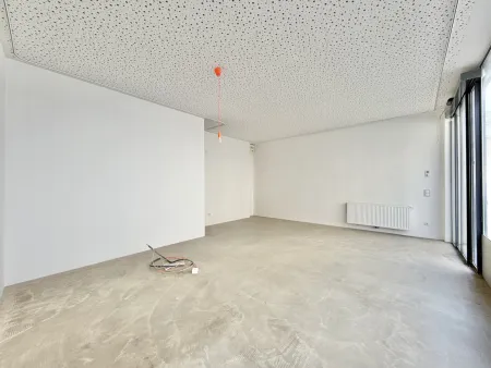 REPRÄSENTATIVES GESCHÄFTSLOKAL MIT GLASFRONT + LAGERHALLE NÄHE TABORSTRASSE ZU VERMIETEN