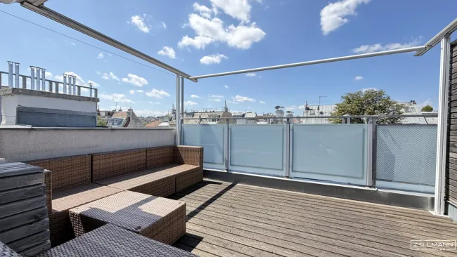 Stilvolles Dachgeschossjuwel mit Galerie und zwei Terrassen über den Dächern Wiens | ZELLMANN IMMOBILIEN - Titelbild