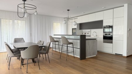 4-Zimmer-Wohnung gegenüber der American International School mit eigenem Garten