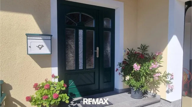 Einfamilienhaus in Straß im Attergau – Wohnen in ruhiger Lage mit vielen Extras - Bild