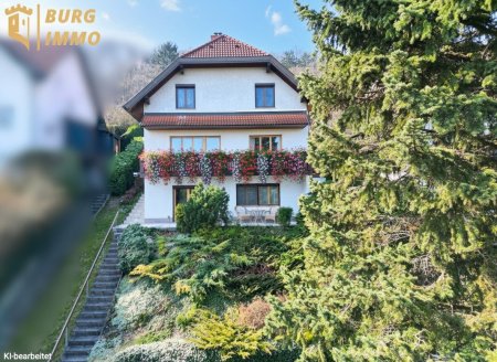 Familienhaus auf 3 Ebenen, beheizbarer Pool, Garage, 1.007 m² Grund