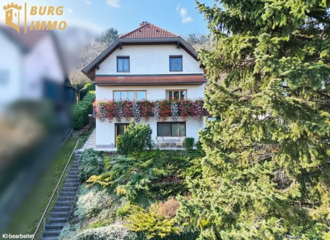 Familienhaus auf 3 Ebenen, beheizbarer Pool, Garage, 1.007 m² Grund - Bild