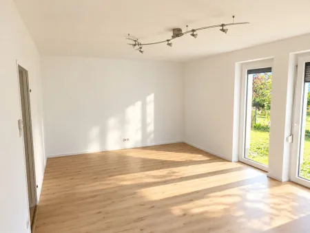 1-Zimmer Wohnung mit kleinem Gartenbereich