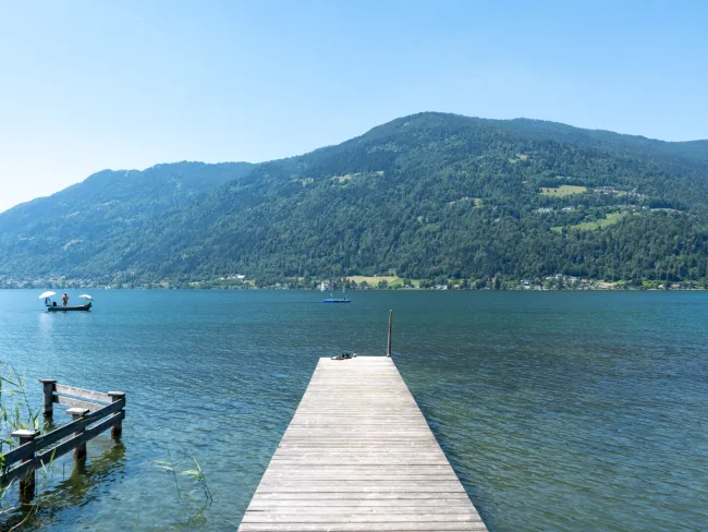 SEE. EXKLUSIV. PRIVAT. | Neuwertige Designerwohnung direkt am Ossiachersee | Eigener Seezugang - Bild