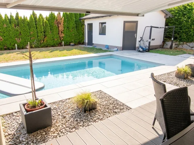 Neuwertiges Einfamilienhaus mit herrlichem Pool, top Ausstattung! - Bild
