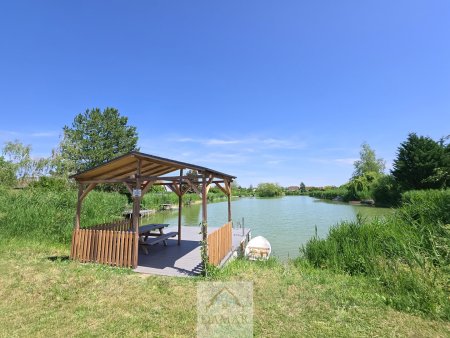 Holzhaus mit Garten & Seezugang – Wohnen, wo andere Urlaub machen!