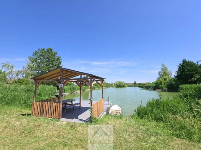 Holzhaus mit Garten & Seezugang – Wohnen, wo andere Urlaub machen! - Bild