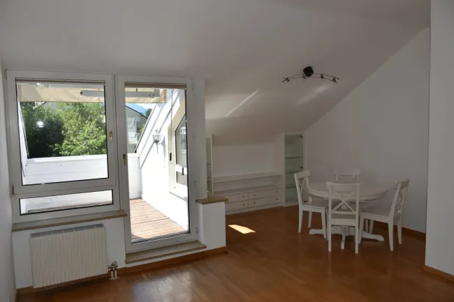 Helle 2 Zimmer Dachgeschoßwohnung teilmöbliert in Aigen - Titelbild