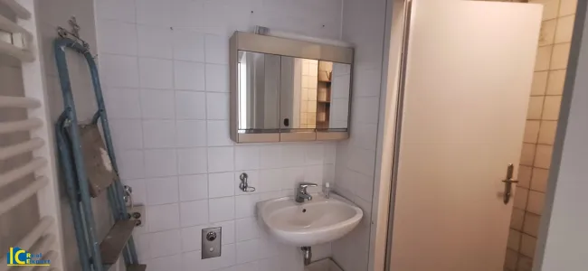 Waschbecken im Vorraum