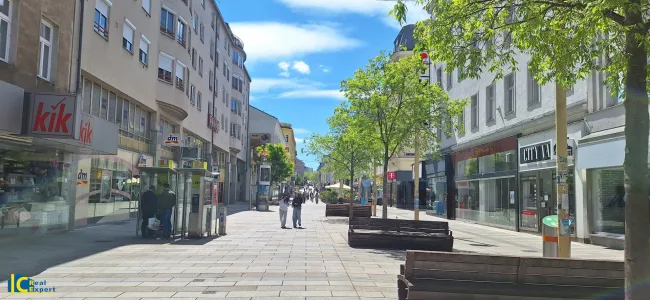 Meidlinger Hauptstraße mit zahlreichen Geschäften und Lokalen