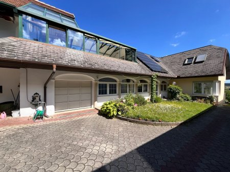 Stilvolles Einfamilienhaus in idyllischer ruhiger Lage in Großpetersdorf